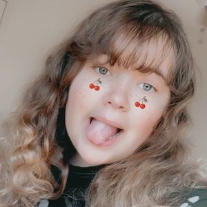 Meet your Posher, Caitie